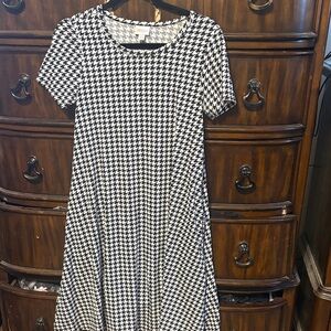 LuLaRoe Black and White Houndstooth Amelia Dress